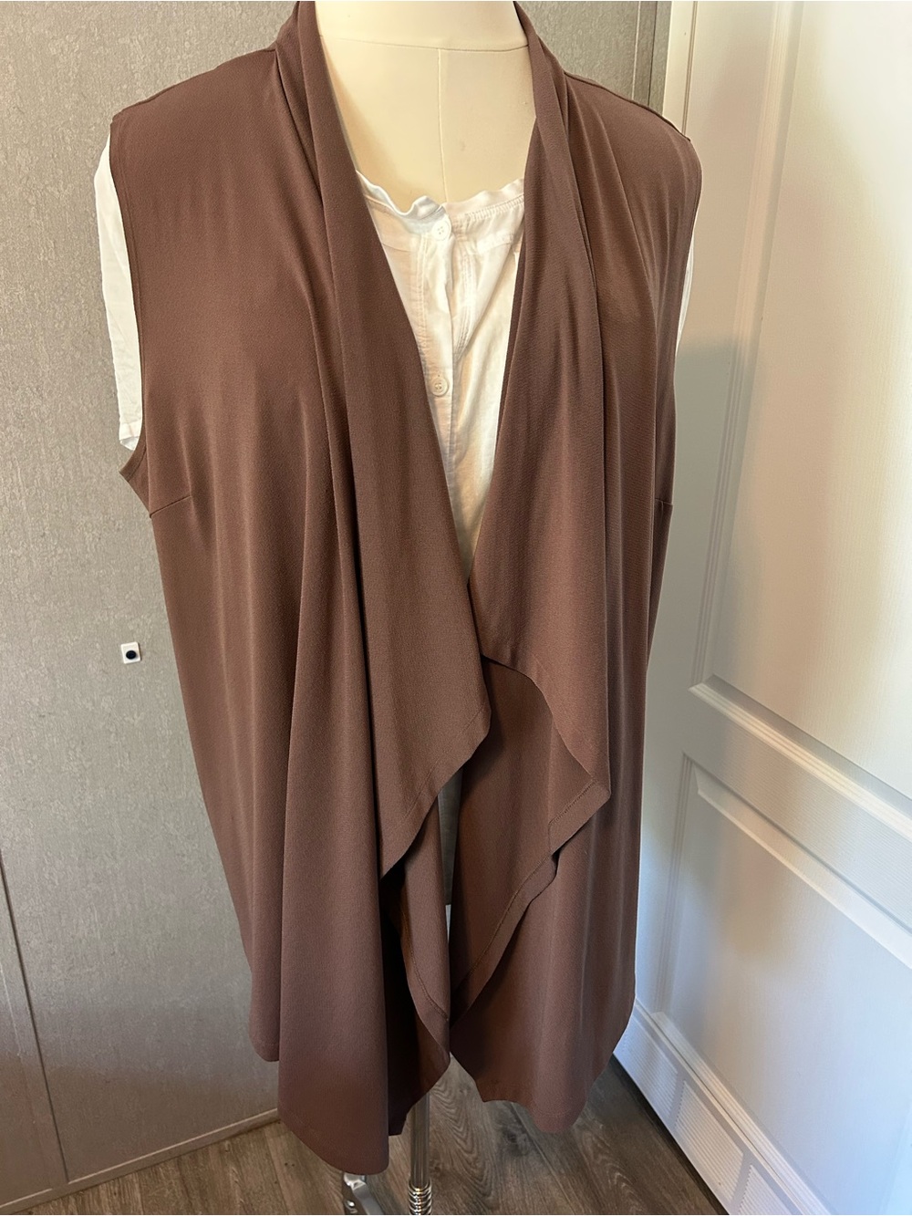 Women’s sleeveless draped open-front cardigan vest